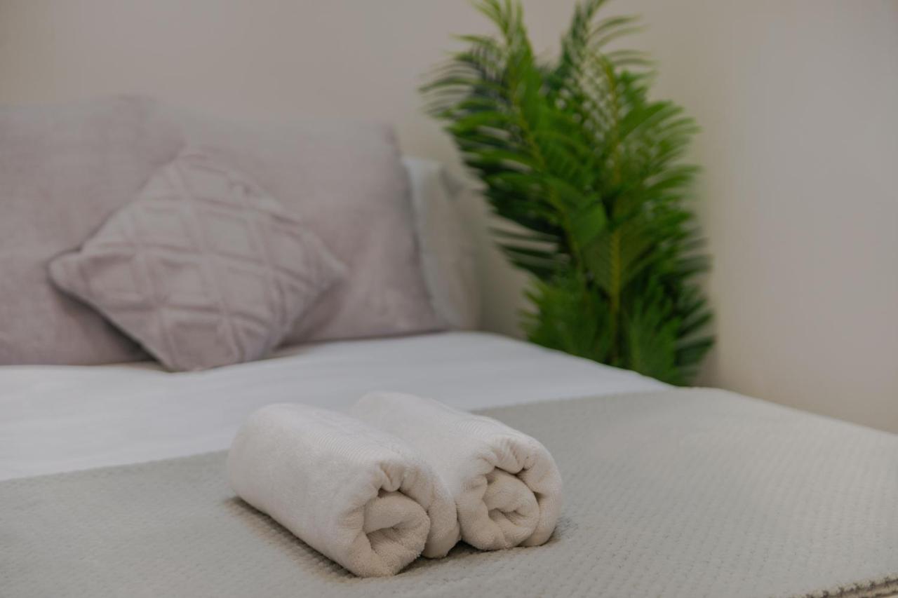 Stylish Two Bedroom Apartment By Central London With Garden Eksteriør bilde