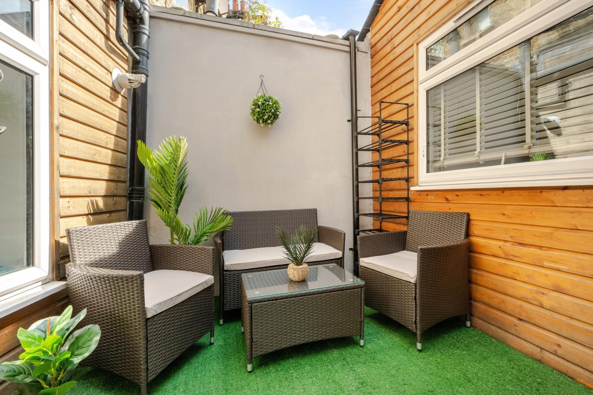 Stylish Two Bedroom Apartment By Central London With Garden Eksteriør bilde